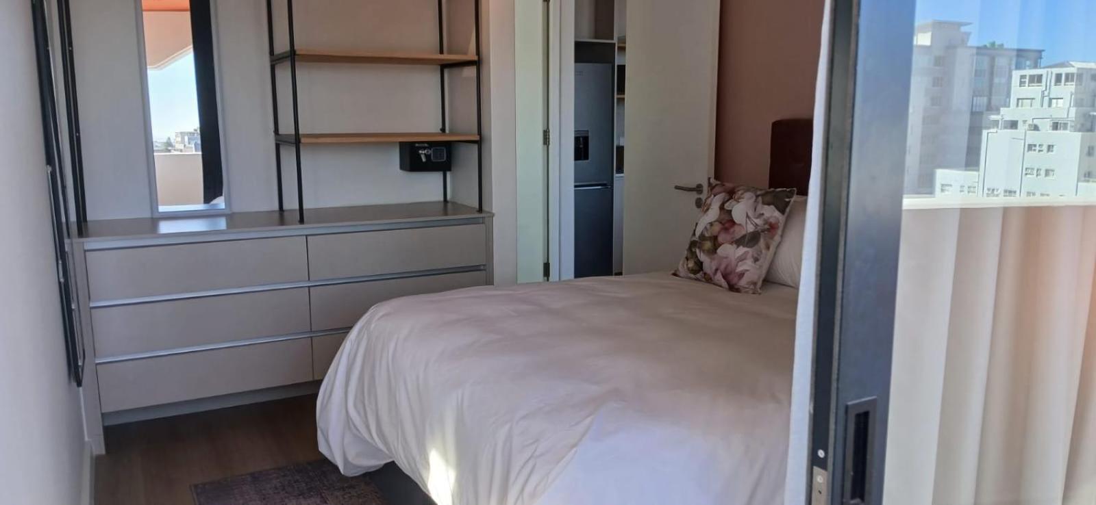 Apartment Unit 503 Eighty Two On Main, Seapoint Cape Town